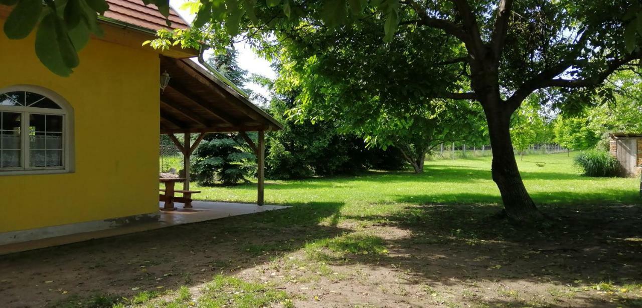 Gesztenye Vendégház Ságvár Exterior foto